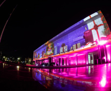 Natal Palácio Iguaçu continua a encantar com apresentações de música e luzes neste sábado