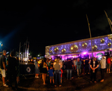 Natal Palácio Iguaçu continua a encantar com apresentações de música e luzes neste sábado