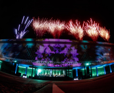 Natal Palácio Iguaçu continua a encantar com apresentações de música e luzes neste sábado
