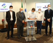 O governador Carlos Massa Ratinho Junior assinou nesta terça-feira (23) a liberação de mais R$ 71,7 milhões para o programa Casa Fácil Paraná, que financia o valor de entrada de moradias a famílias com renda de até três salários mínimos. São José dos Pinhais. Foto: Ari Dias/ AEN.