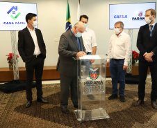 O governador Carlos Massa Ratinho Junior assinou nesta terça-feira (23) a liberação de mais R$ 71,7 milhões para o programa Casa Fácil Paraná, que financia o valor de entrada de moradias a famílias com renda de até três salários mínimos. São José dos Pinhais. Foto: Ari Dias/ AEN.