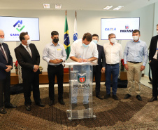 O governador Carlos Massa Ratinho Junior assinou nesta terça-feira (23) a liberação de mais R$ 71,7 milhões para o programa Casa Fácil Paraná, que financia o valor de entrada de moradias a famílias com renda de até três salários mínimos. Terra Rica. Foto: Ari Dias/ AEN.