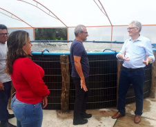O secretário da Agricultura e do Abastecimento, Norberto Ortigara visita a Villa Peixes, em Curitiba. Foto:SEAB