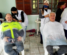 A empresa Portos do Paraná retomou nesta quinta-feira (11) o Porto em Ação após o avanço da vacinação contra a Covid-19 no Estado. O evento aconteceu na cozinha comunitária da comunidade Piaçaguera e contemplou também os moradores da Ilha de Amparo, que participaram de um almoço de integração e tiveram acesso a vouchers de consulta, teste de glicemia, aferição de glicose, além de corte de cabelo, kits de jogos lúdicos, atividades físicas e orientações da Marinha do Brasil e da Unidade de Segurança Portuária