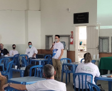 Em seis salas de oficinas, no município de Morretes, o projeto piloto VRS Mata Atlântica reuniu, nesta quinta e sexta-feira (25 e 26), mais de 50 produtores rurais e representantes de pupunha, banana, mandioca, juçara, frutos sazonais do Litoral, e operadores e prestadores de serviços do turismo. Eles são representantes dos municípios de Guaraqueçaba, Morretes e Antonina. - Antonina, 26/11/2021 - Foto: Investe Paraná