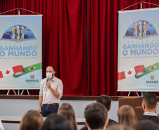 Estudantes do Ganhando o Mundo encerram curso de inglês com workshop em Curitiba