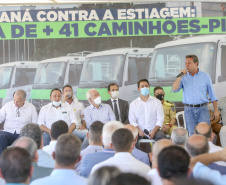 Com a entrega de mais 41 veículos, 47% dos municípios do Paraná passam a contar com caminhões-pipa