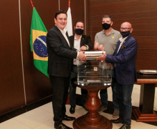 CGE fecha cápsula do tempo para gerações futuras com memória do combate à corrupção