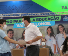 Governador do Paraná, Carlos Massa Ratinho Junior e o Secretario da Educação, Renato Feder participam do projeto Ganhando o Mundo. 