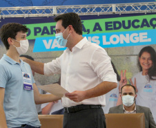 Governador do Paraná, Carlos Massa Ratinho Junior e o Secretario da Educação, Renato Feder participam do projeto Ganhando o Mundo. 