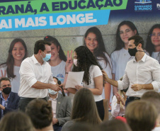 Governador do Paraná, Carlos Massa Ratinho Junior e o Secretario da Educação, Renato Feder participam do projeto Ganhando o Mundo. 