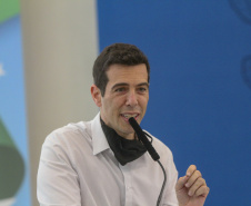 Governador do Paraná, Carlos Massa Ratinho Junior e o Secretario da Educação, Renato Feder participam do projeto Ganhando o Mundo. 