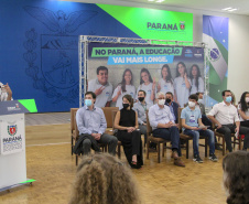 Governador do Paraná, Carlos Massa Ratinho Junior e o Secretario da Educação, Renato Feder participam do projeto Ganhando o Mundo. 