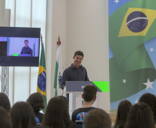 Governador do Paraná, Carlos Massa Ratinho Junior e o Secretario da Educação, Renato Feder participam do projeto Ganhando o Mundo. 