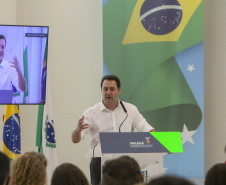 Governador do Paraná, Carlos Massa Ratinho Junior e o Secretario da Educação, Renato Feder participam do projeto Ganhando o Mundo. 