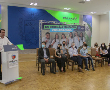 Governador do Paraná, Carlos Massa Ratinho Junior e o Secretario da Educação, Renato Feder participam do projeto Ganhando o Mundo. 