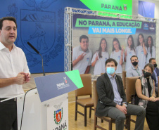 Governador do Paraná, Carlos Massa Ratinho Junior e o Secretario da Educação, Renato Feder participam do projeto Ganhando o Mundo. 