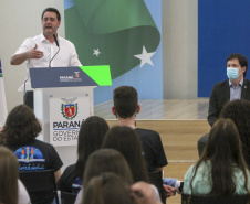 Governador do Paraná, Carlos Massa Ratinho Junior e o Secretario da Educação, Renato Feder participam do projeto Ganhando o Mundo. 