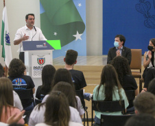 Governador do Paraná, Carlos Massa Ratinho Junior e o Secretario da Educação, Renato Feder participam do projeto Ganhando o Mundo. 