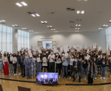 Governador do Paraná, Carlos Massa Ratinho Junior e o Secretario da Educação, Renato Feder participam do projeto Ganhando o Mundo. 