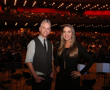 Concerto de Natal da Banda da PMPR emociona público no Teatro Guaíra e arrecada mais de duas toneladas de alimentos