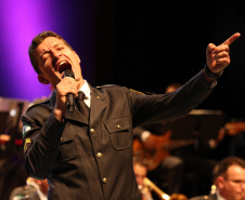 Concerto de Natal da Banda da PMPR emociona público no Teatro Guaíra e arrecada mais de duas toneladas de alimentos