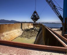 Etapa de detonação da derrocagem do canal de acesso do Porto de Paranaguá é concluída