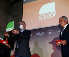 Governador destaca a força do agronegócio paranaense durante a entrega do Prêmio Orgulho da Terra
