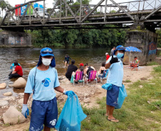 Sanepar retira cerca de 500 quilos de resíduos das margens do Rio Nhundiaquara em Morretes 