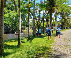 Sanepar retira cerca de 500 quilos de resíduos das margens do Rio Nhundiaquara em Morretes 