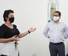 Docentes aprovados em concurso tomam posse na UENP