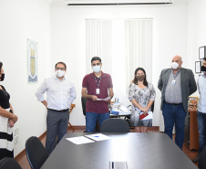 Docentes aprovados em concurso tomam posse na UENP