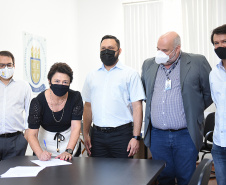 Docentes aprovados em concurso tomam posse na UENP