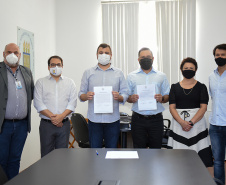 Docentes aprovados em concurso tomam posse na UENP