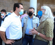 Governador Carlos Massa Ratinho Junior entrega veículos para a Vigilância Ambiental.