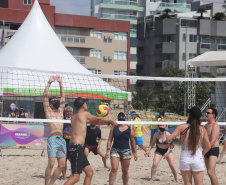 Esporte disponibiliza aulas de dança e muita diversão para todas as idades nas praias do Litoral