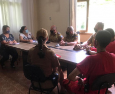 População de Guaraqueçaba afetada pelos alagamentos recebe ajuda da Polícia Militar 