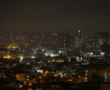 1,25 milhão de paranaenses alcançam meta de economia de energia e recebem bônus na conta de luz 