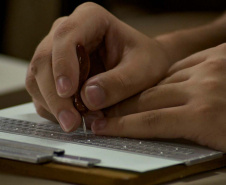 Biblioteca Pública do Paraná oferece curso gratuito de alfabeto Braille