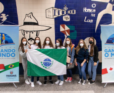 Despedida do Paraná rumo ao Canadá tem muita emoção, alegria e gratidão de estudantes e pais