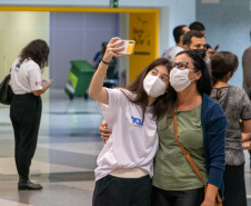 Despedida do Paraná rumo ao Canadá tem muita emoção, alegria e gratidão de estudantes e pais