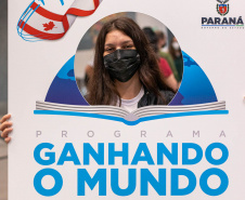 Despedida do Paraná rumo ao Canadá tem muita emoção, alegria e gratidão de estudantes e pais