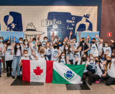 Despedida do Paraná rumo ao Canadá tem muita emoção, alegria e gratidão de estudantes e pais