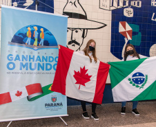 Despedida do Paraná rumo ao Canadá tem muita emoção, alegria e gratidão de estudantes e pais