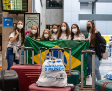 Despedida do Paraná rumo ao Canadá tem muita emoção, alegria e gratidão de estudantes e pais