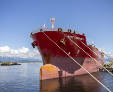 Em volume e quantidade, movimento para abastecer navios está maior no Porto de Paranaguá