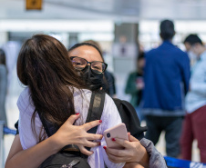 Despedida do Paraná rumo ao Canadá tem muita emoção, alegria e gratidão de estudantes e pais