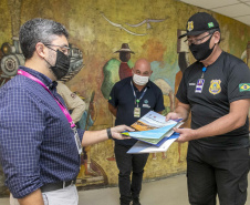 Polícia Federal entrega certificados de habilitação para embarcações públicas a Guardas Portuários