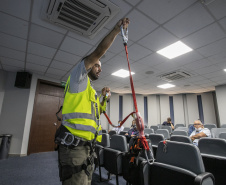 Portos do Paraná treina trabalhadores para reduzir os riscos da atividade portuária no Estado   
