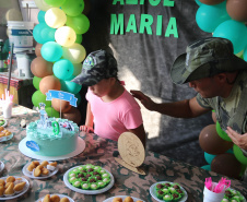 No Litoral, policiais militares realizam sonho de fã mirim em festa de aniversário